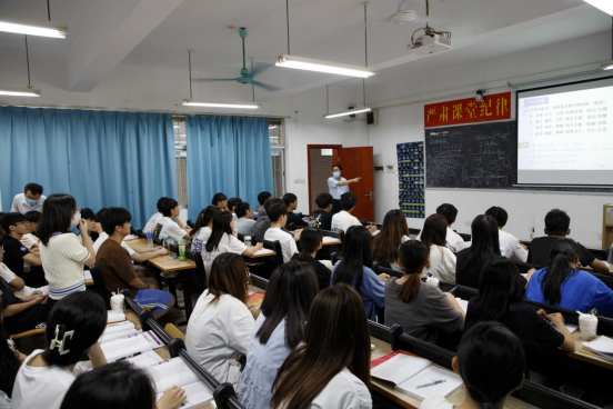 广州现代信息工程职业技术学院学校领导带队开展教学检查工作